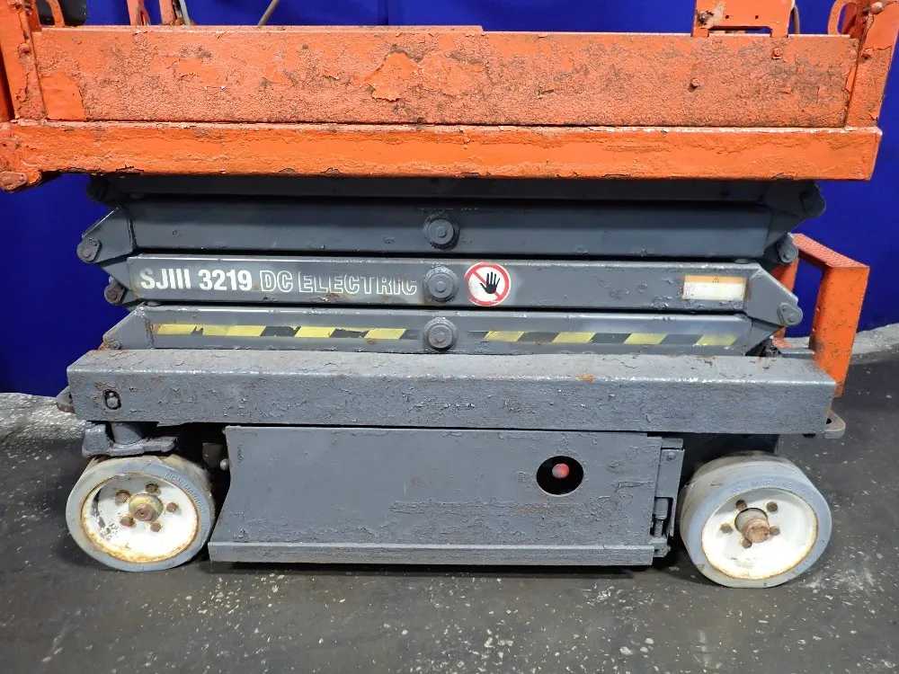 Skyjack 550 Lbs Scissor Lift - Sj111-3219