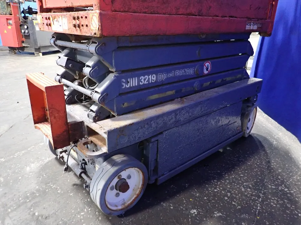 Skyjack 550 Lbs Scissor Lift - Sj111-3219