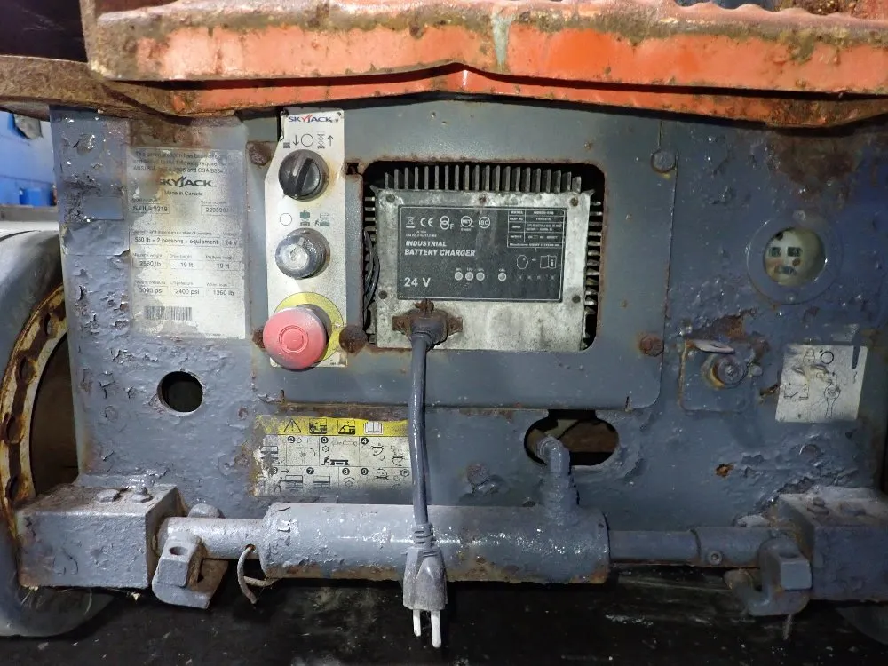 Skyjack 550 Lbs Scissor Lift - Sj111-3219