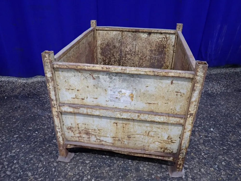 STACKABLE METAL BASKET