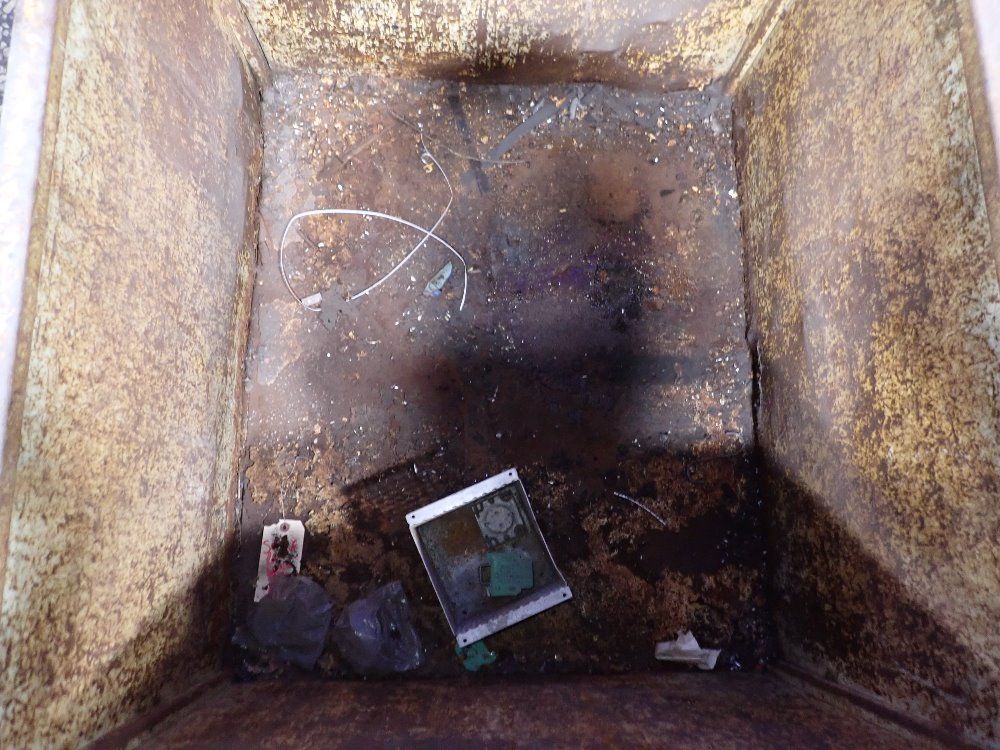 37" X 37" X 22" Stackable Metal Basket