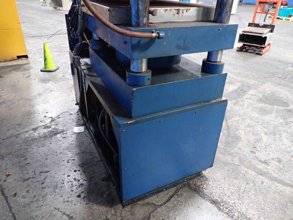 Pasadena Hydraulic Inc 25 1/2"x28" 1969 Pasadena Hydraulic Inc 150mr-573c-14-z4-c Platen Press - 150mr-573c-14-z4-c