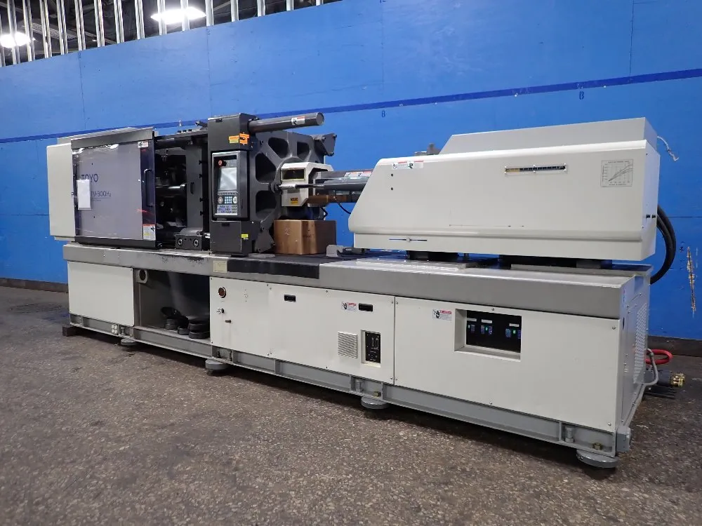 INJECTION MOLDER
