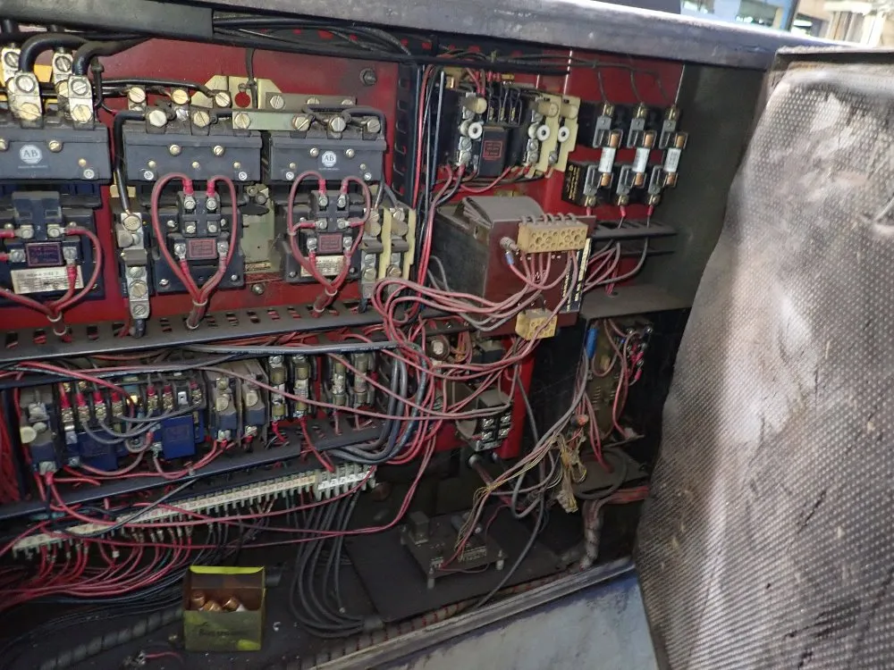 Clausing 41"/44" X 118" Trident 33" Gap Bed Lathe - Trident 33