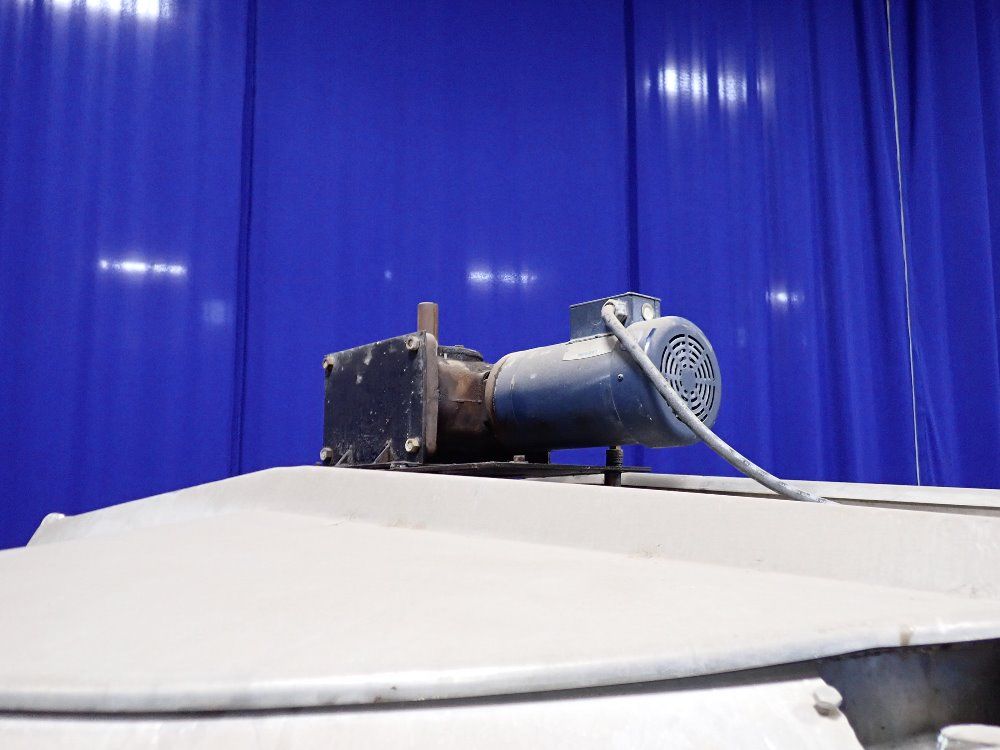 Aprox. 1100 Gallon Mixer
