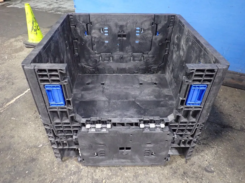 29" X 27" X 19" Plastic Collapsible Basket