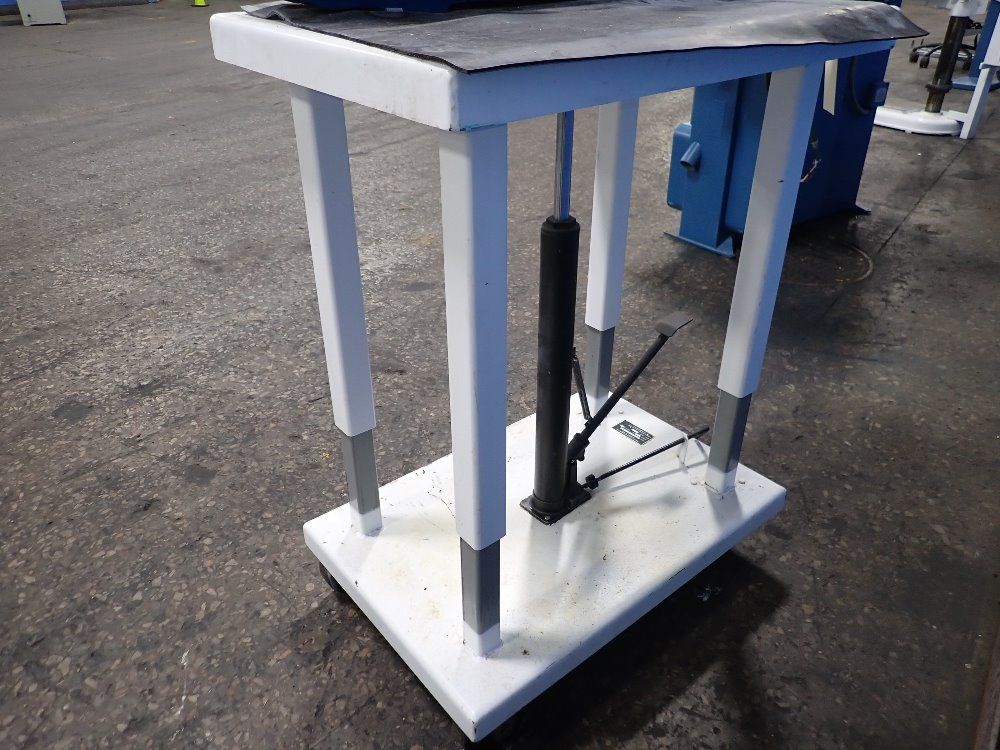 Stuhr 27" Center Bench