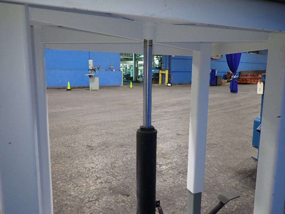 Stuhr 27" Center Bench