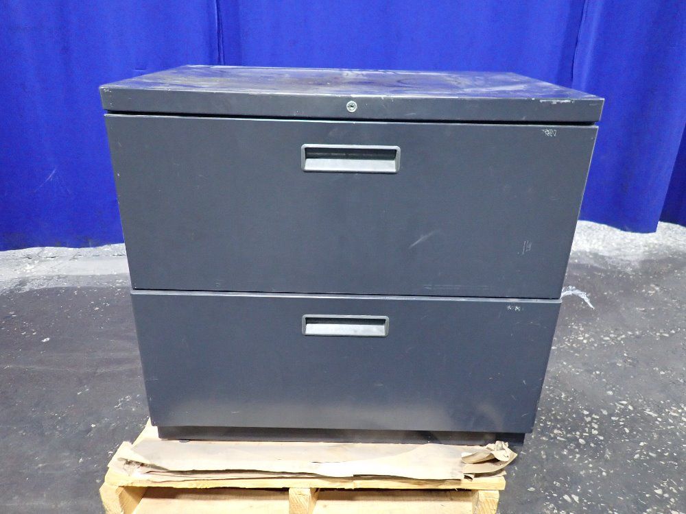2 Drawers/17" X 27" File Cabinet