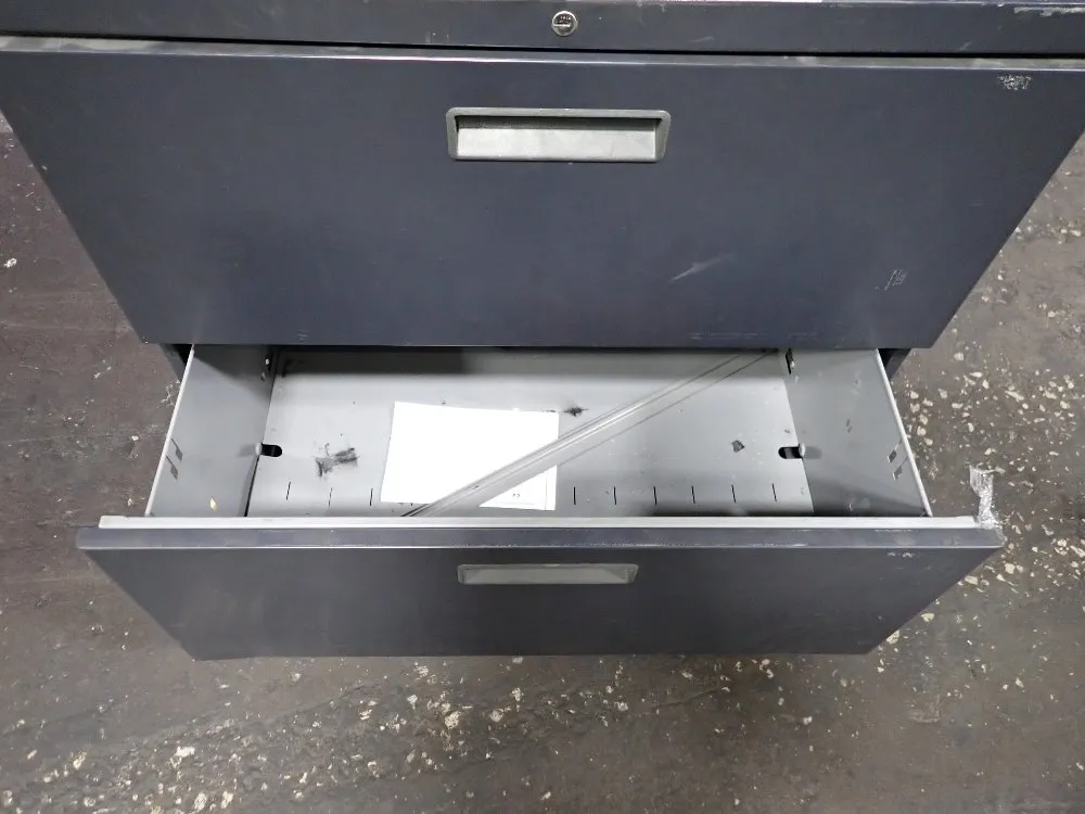 2 Drawers/17" X 27" File Cabinet