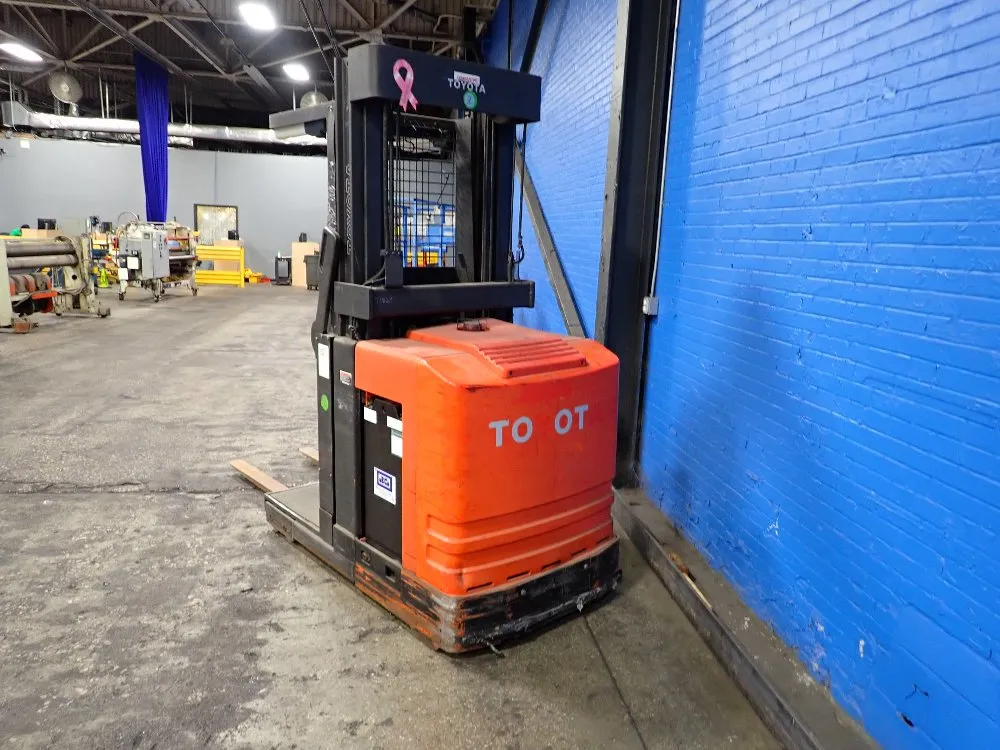 Toyota 3000 Lbs Order Picker - 6bpu15