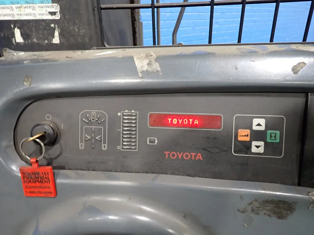 Toyota 3000 Lbs Order Picker - 6bpu15