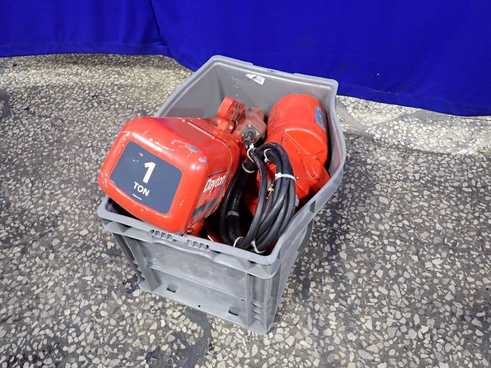 Dayton 1 Ton Electric Chain Hoist - 4zw17