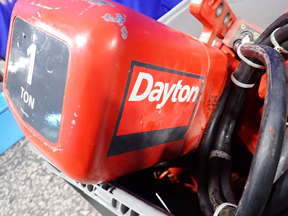 Dayton 1 Ton Electric Chain Hoist - 4zw17