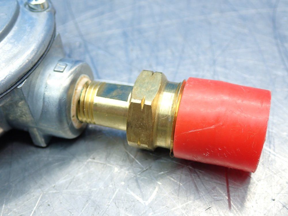 Fisher Outlet Pressure Range: 9.25-13in Wc (23-32 Mbar) 912-series Pressure Regulator - 912-122