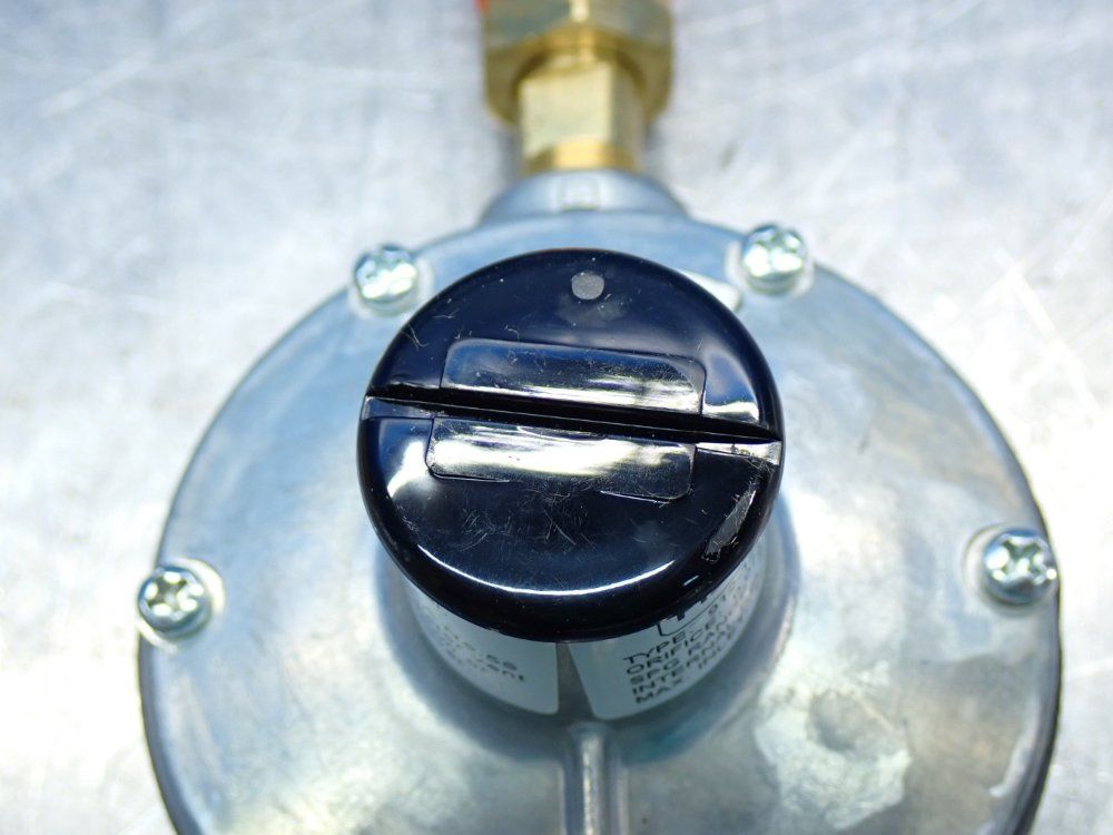 Fisher Outlet Pressure Range: 9.25-13in Wc (23-32 Mbar) 912-series Pressure Regulator - 912-122