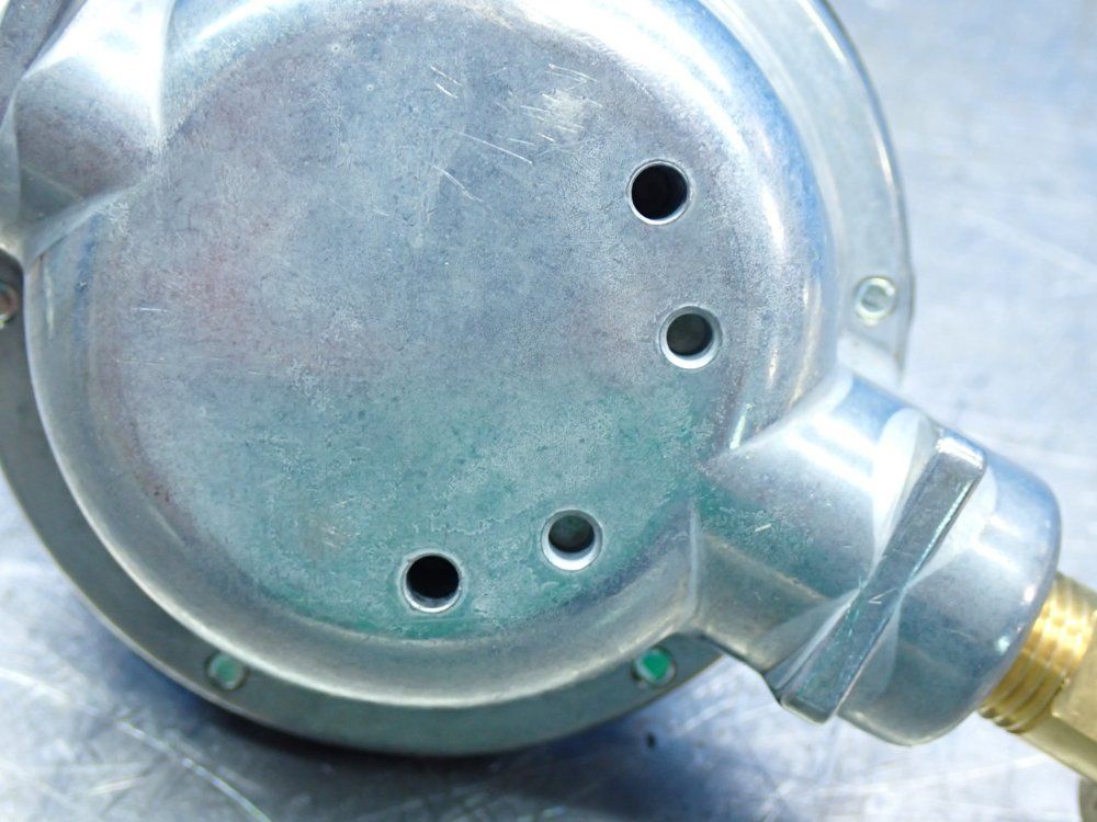 Fisher Outlet Pressure Range: 9.25-13in Wc (23-32 Mbar) 912-series Pressure Regulator - 912-122