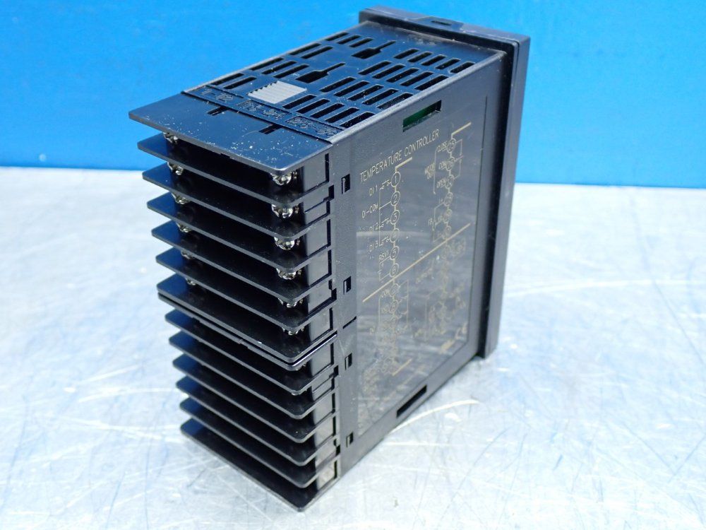 Fuji Pxg-series Temperature Controller - Pxg5vyy1-0vya1