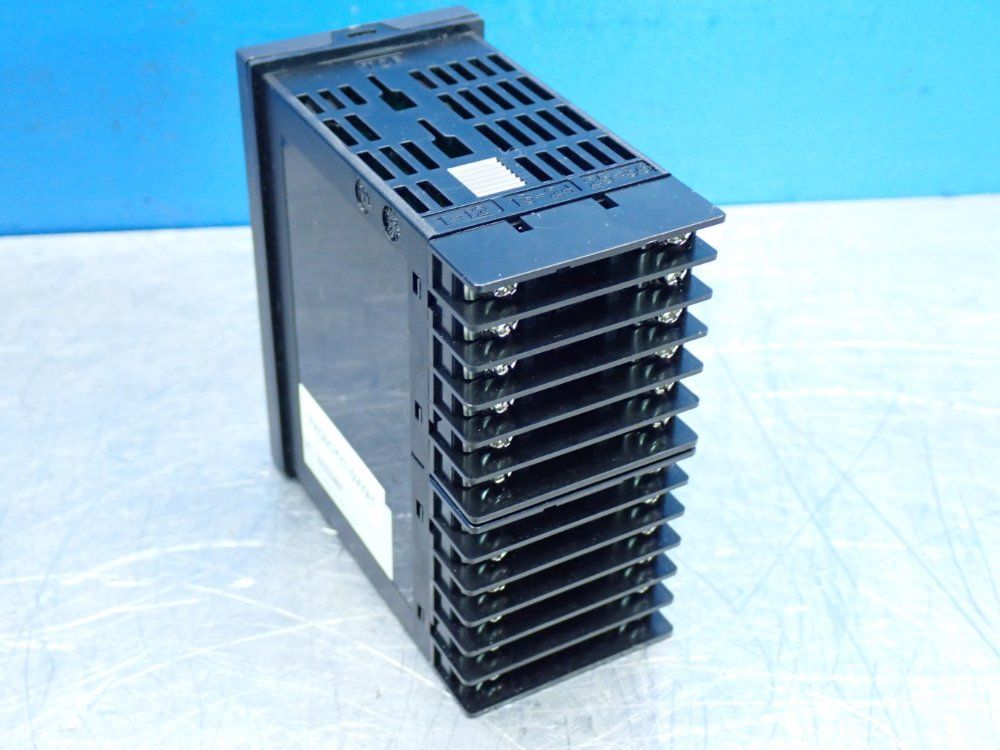 Fuji Pxg-series Digital Temperature Controller - Pxg5cyy1-0vya1