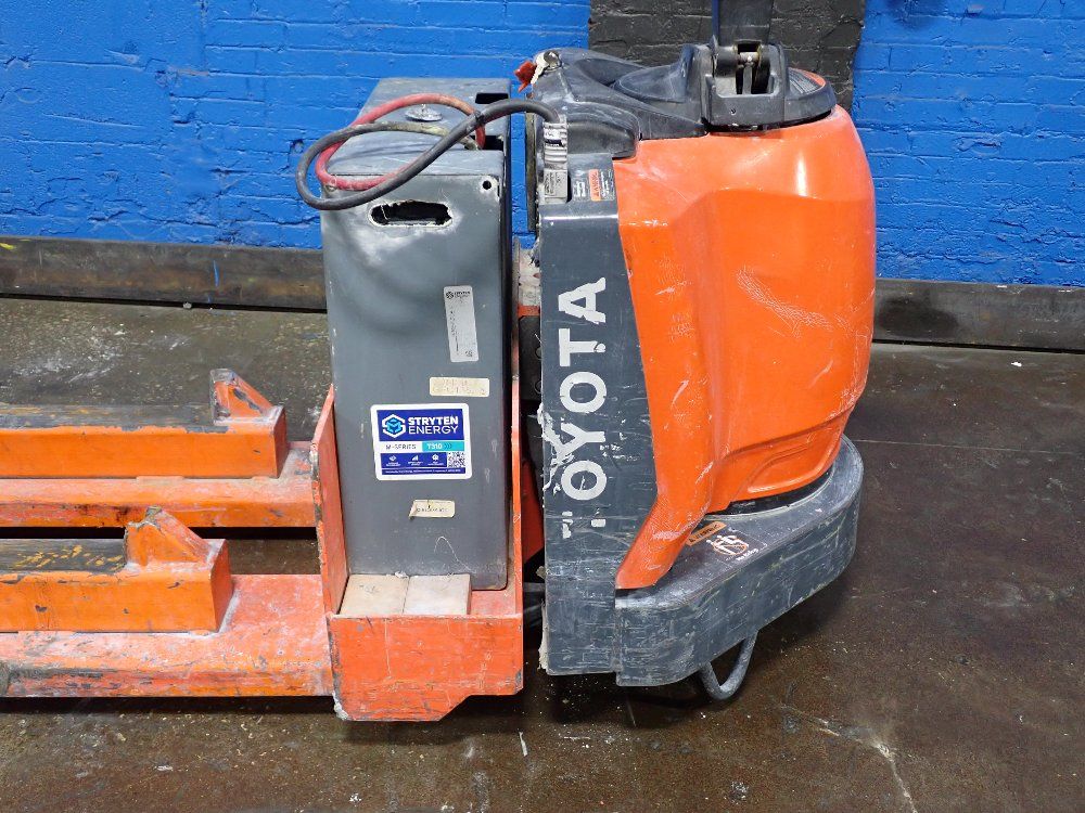 Toyota 6000 Lbs Pallet Jack - 8hbw30
