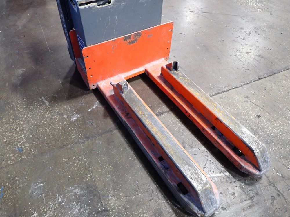 Toyota 6000 Lbs Pallet Jack - 8hbw30