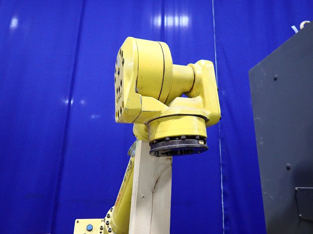 Fanuc 2004 Fanuc M-710ib 70t Robot - M-710ib 70t