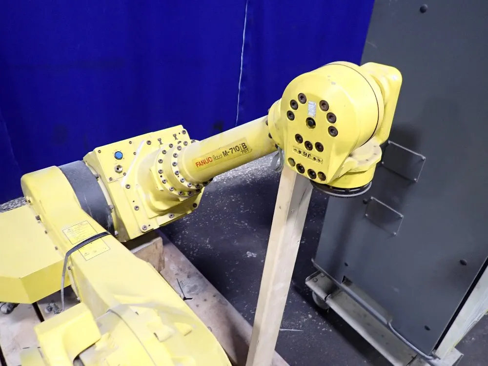Fanuc 2004 Fanuc M-710ib 70t Robot - M-710ib 70t