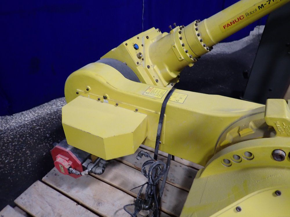 Fanuc 2004 Fanuc M-710ib 70t Robot - M-710ib 70t