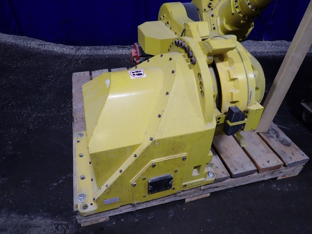Fanuc 2004 Fanuc M-710ib 70t Robot - M-710ib 70t