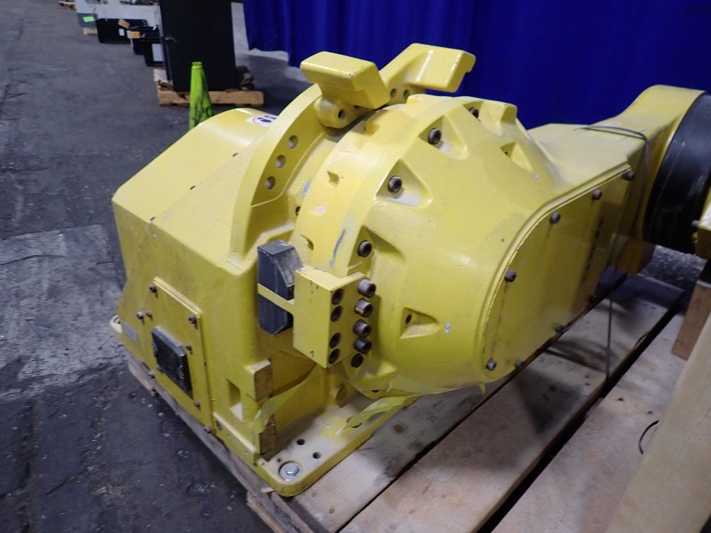 Fanuc 2004 Fanuc M-710ib 70t Robot - M-710ib 70t