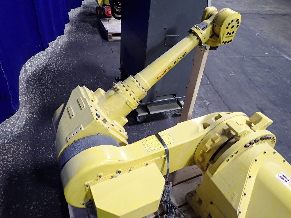 Fanuc 2004 Fanuc M-710ib 70t Robot - M-710ib 70t