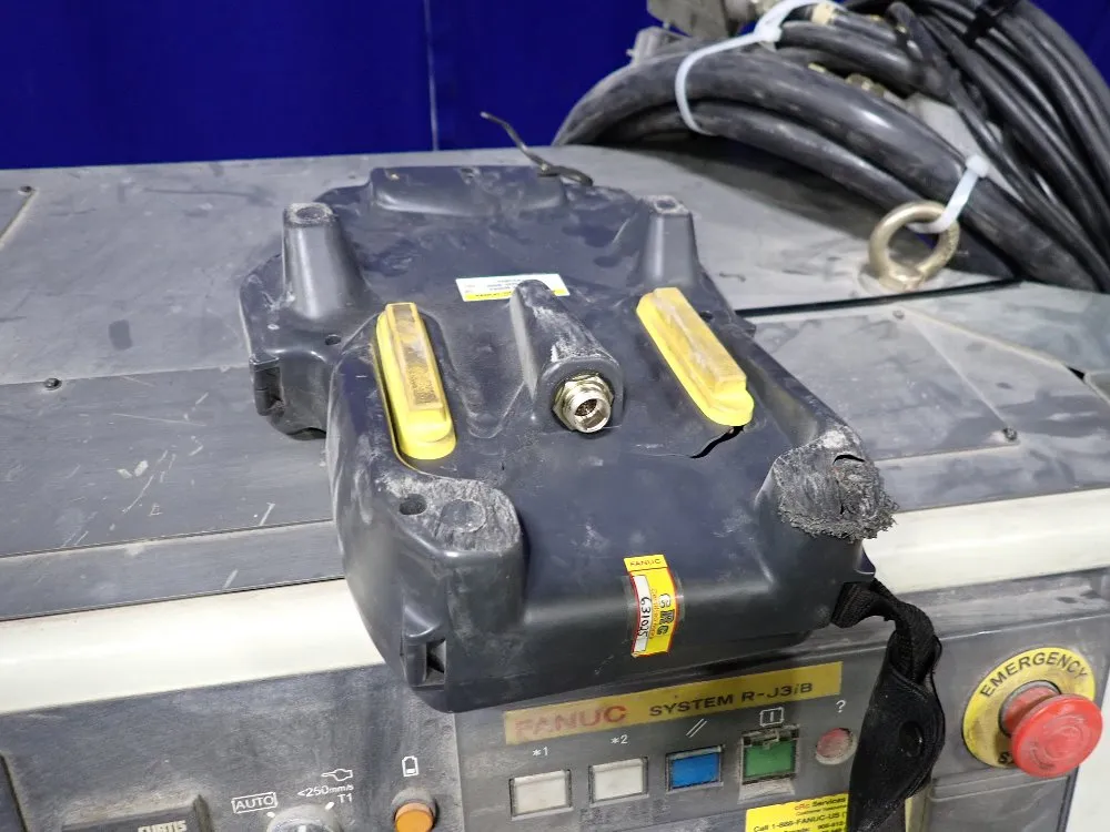 Fanuc 2004 Fanuc M-710ib 70t Robot - M-710ib 70t