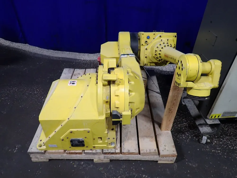Fanuc 2004 Fanuc M-710ib 70t Robot - M-710ib 70t