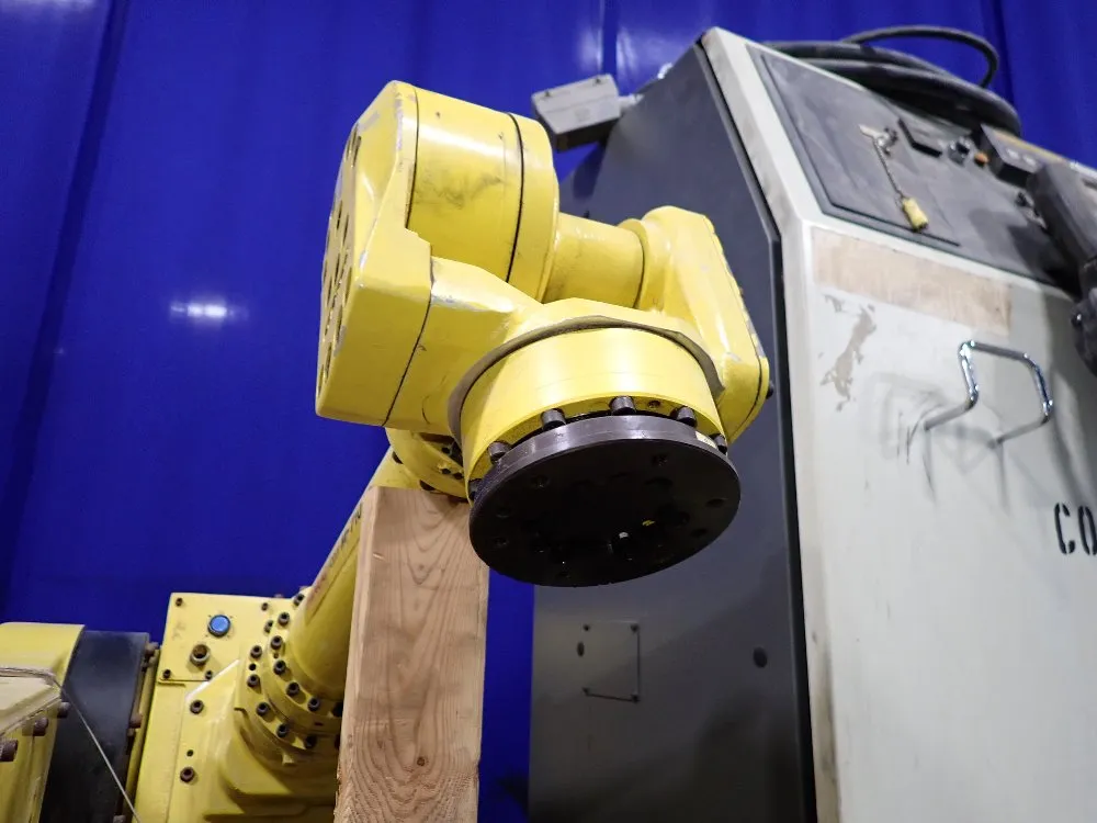 Fanuc 2004 Fanuc M-710ib 70t Robot - M-710ib 70t