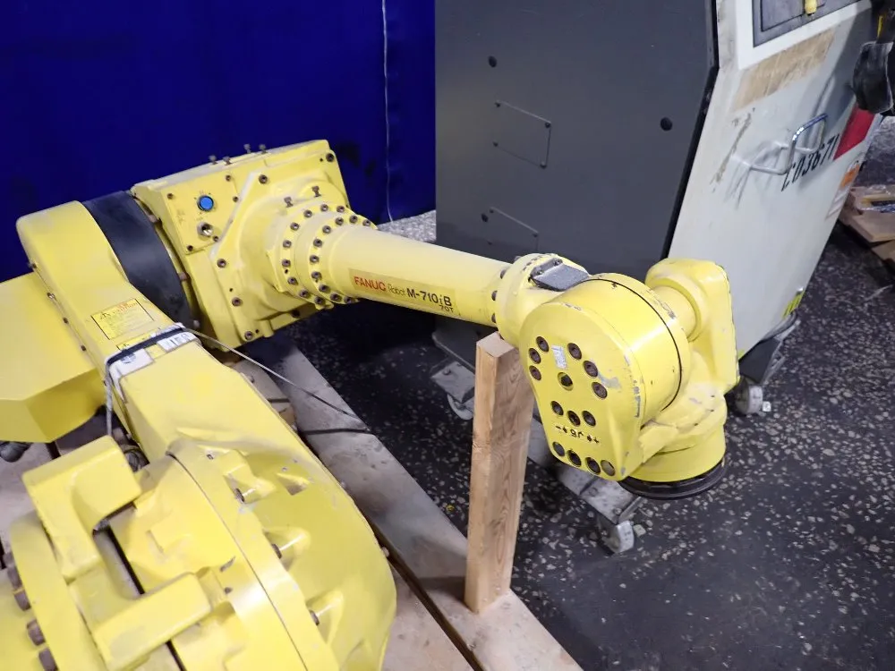 Fanuc 2004 Fanuc M-710ib 70t Robot - M-710ib 70t