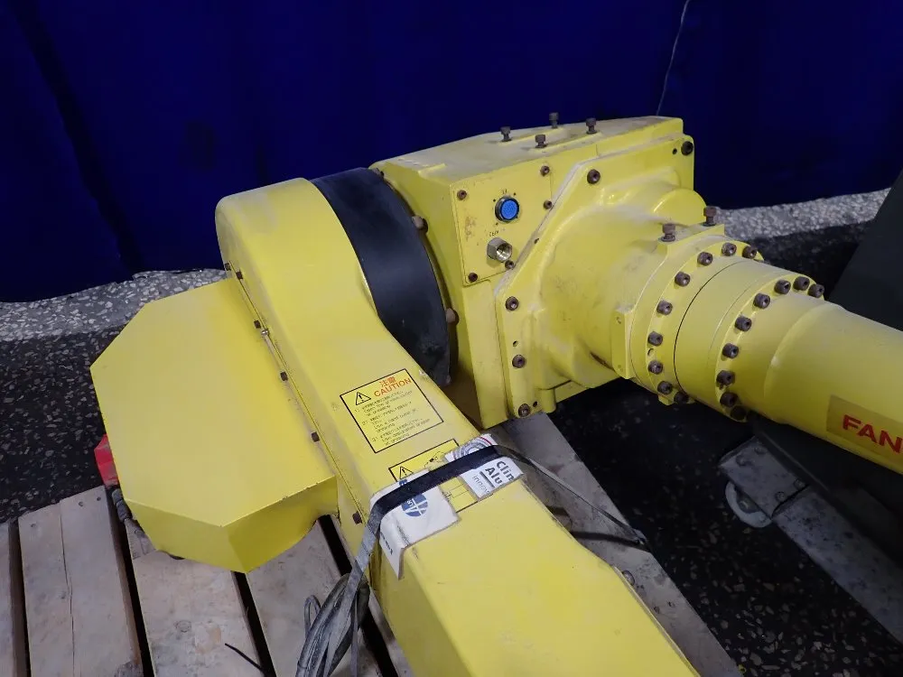Fanuc 2004 Fanuc M-710ib 70t Robot - M-710ib 70t