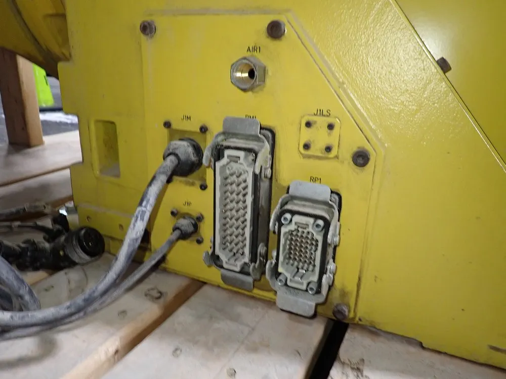 Fanuc 2004 Fanuc M-710ib 70t Robot - M-710ib 70t