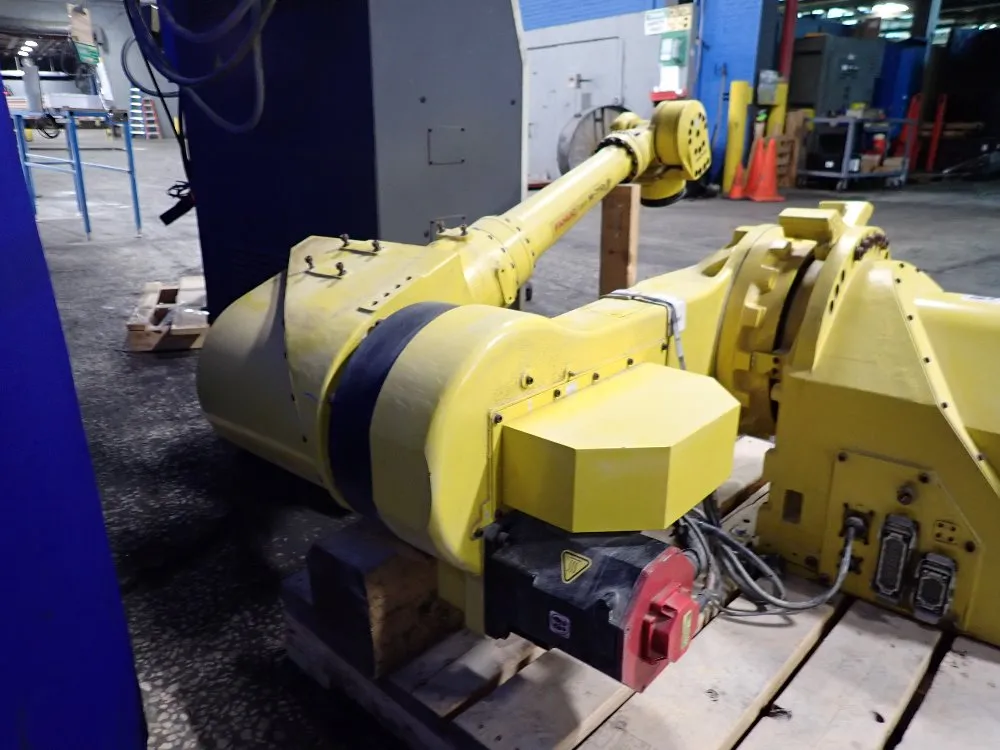 Fanuc 2004 Fanuc M-710ib 70t Robot - M-710ib 70t