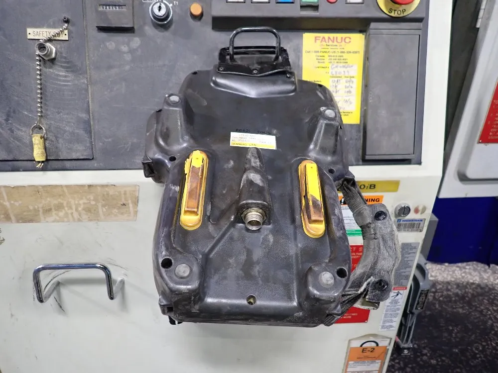 Fanuc 2004 Fanuc M-710ib 70t Robot - M-710ib 70t