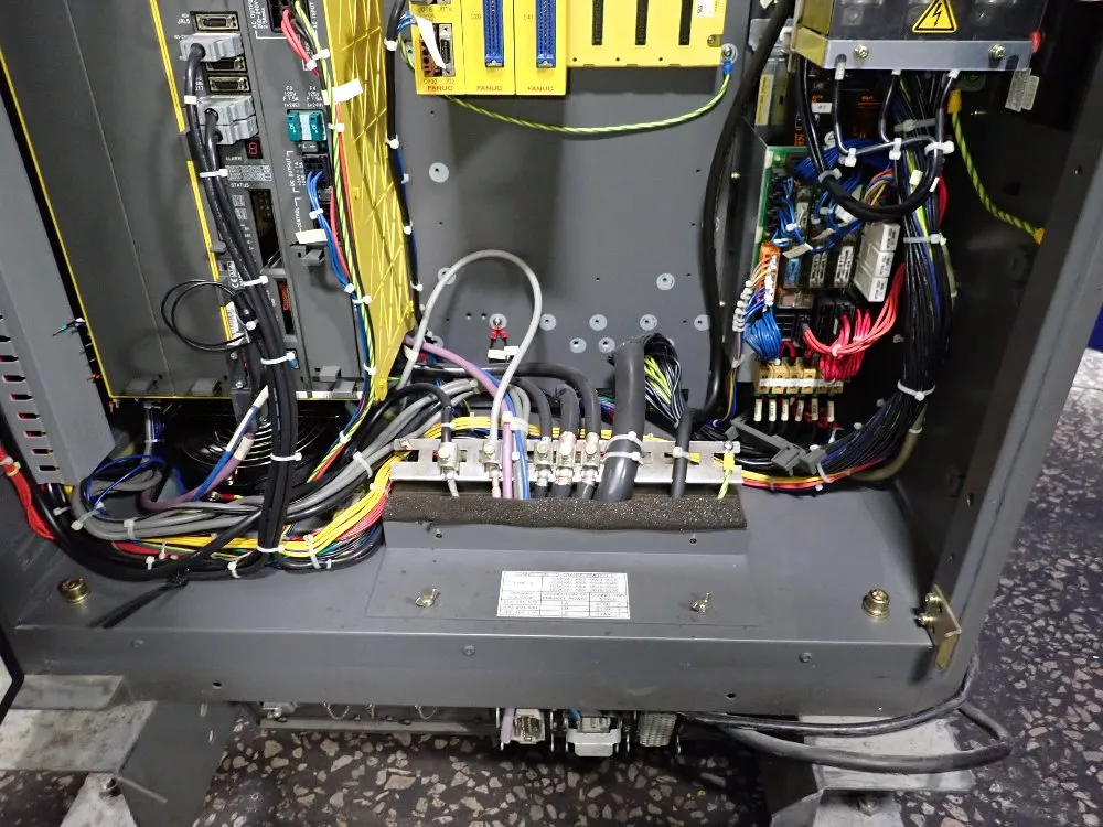 Fanuc 2004 Fanuc M-710ib 70t Robot - M-710ib 70t