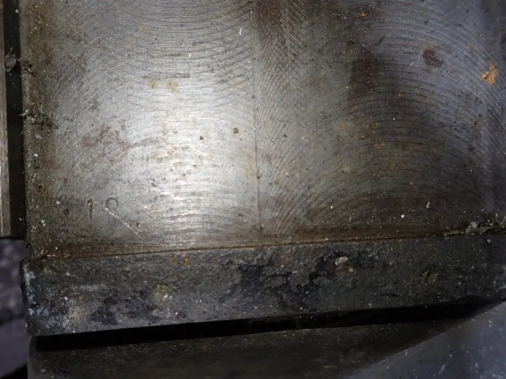 Vectrax 49"x9" Vertical Mill - Gs-16v