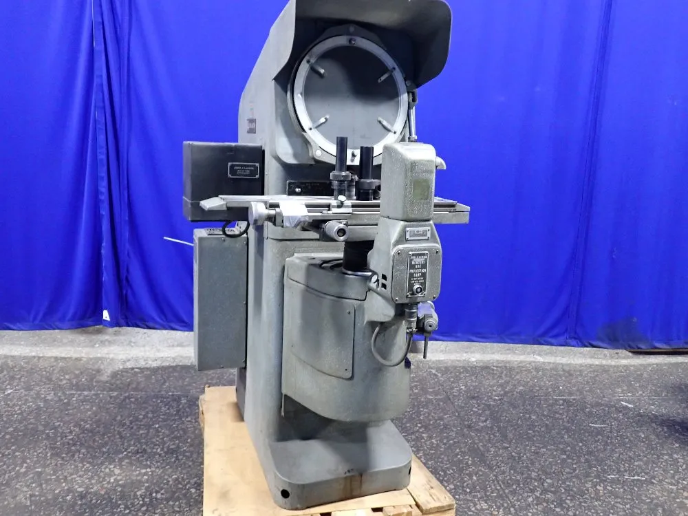 OPTICAL COMPARATOR