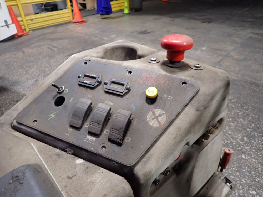 Advance Floor Scrubber
