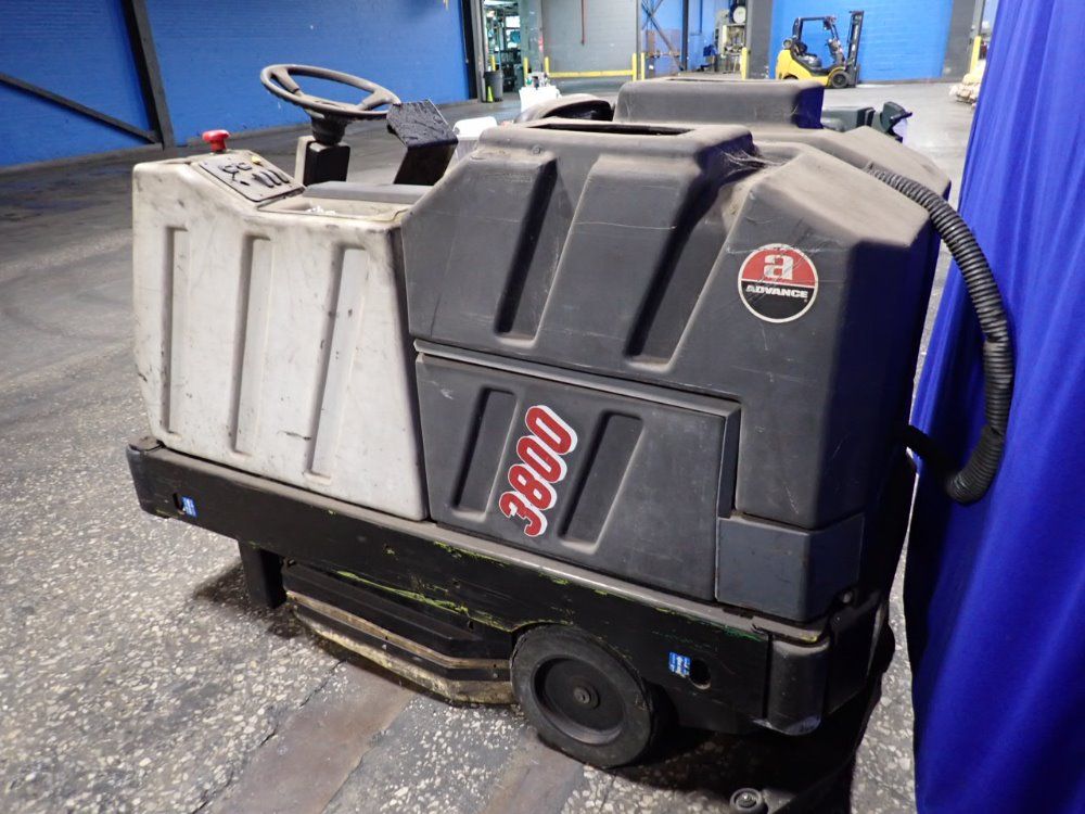 Advance Floor Scrubber