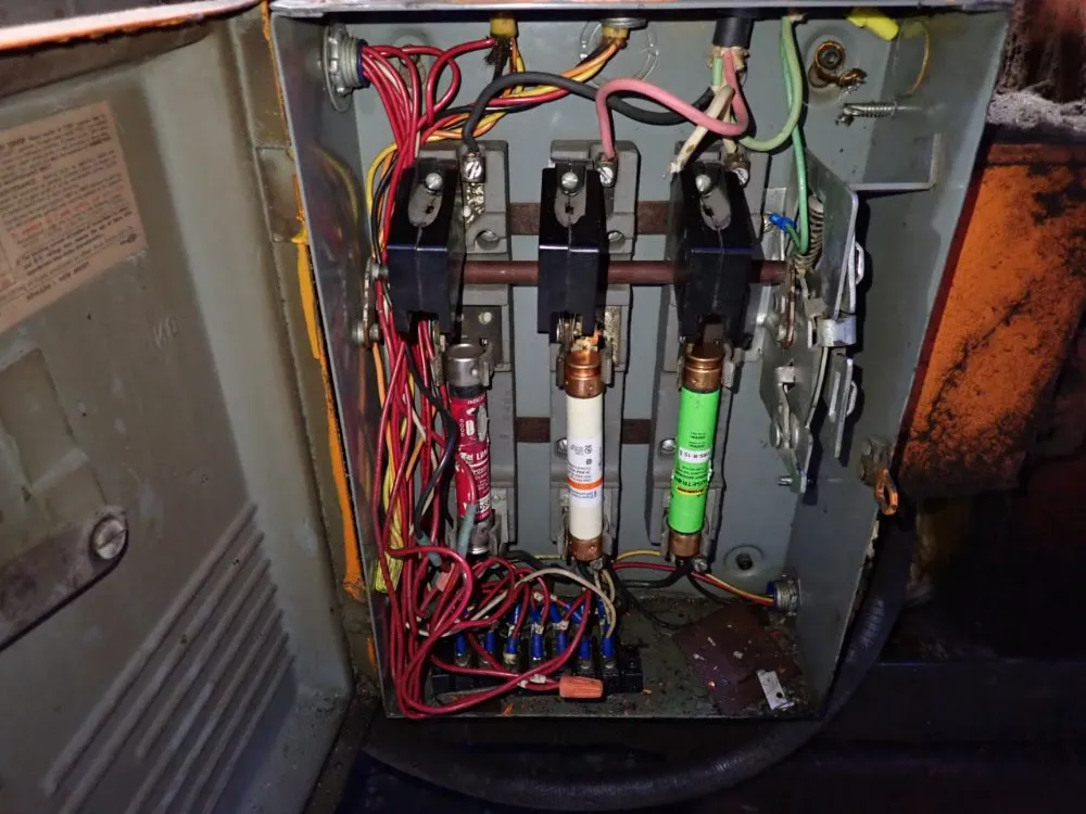 Milwaukee 13"x47" Vertical Mill - 2