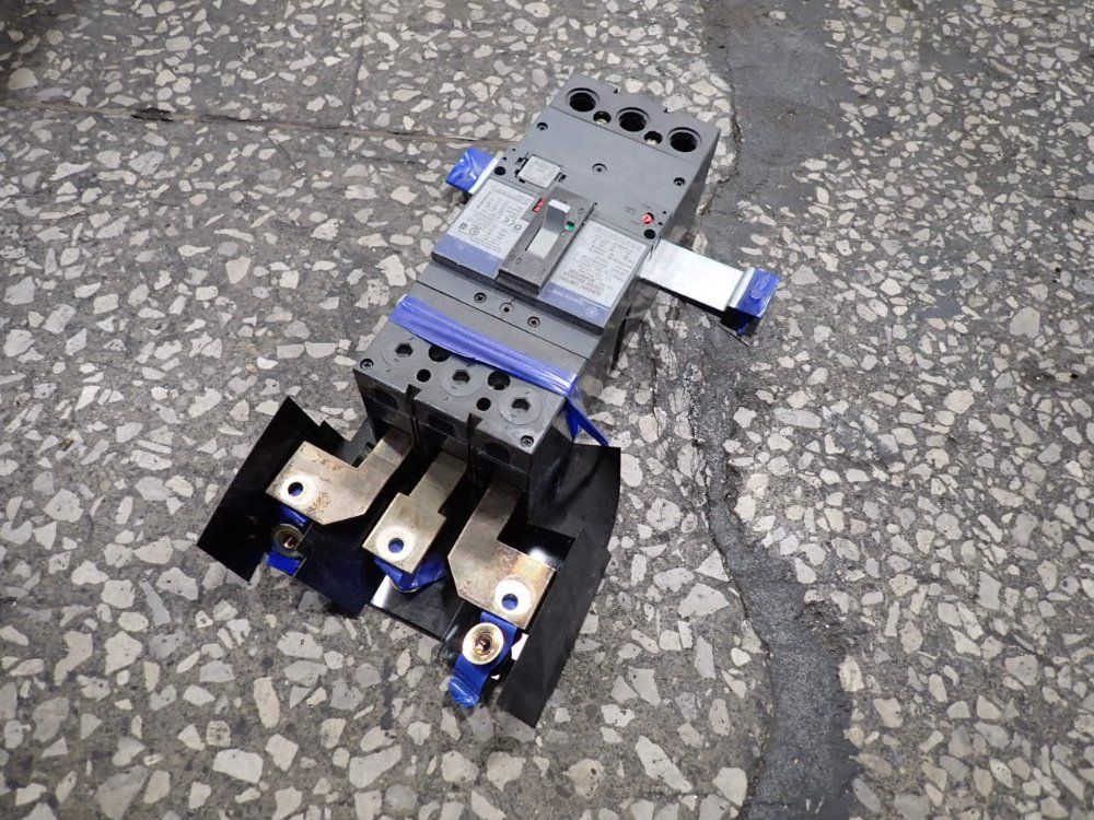 General Electric Circuit Breaker - Sfha36at0250