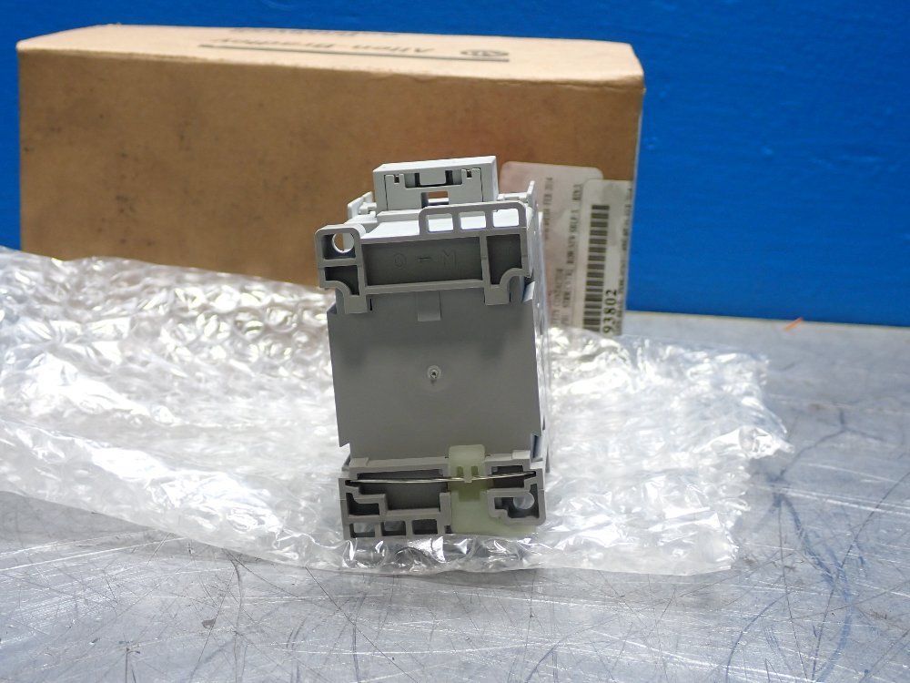 Allen-bradley 600v Ac Max Saftey Contactor - 100-c12e*10