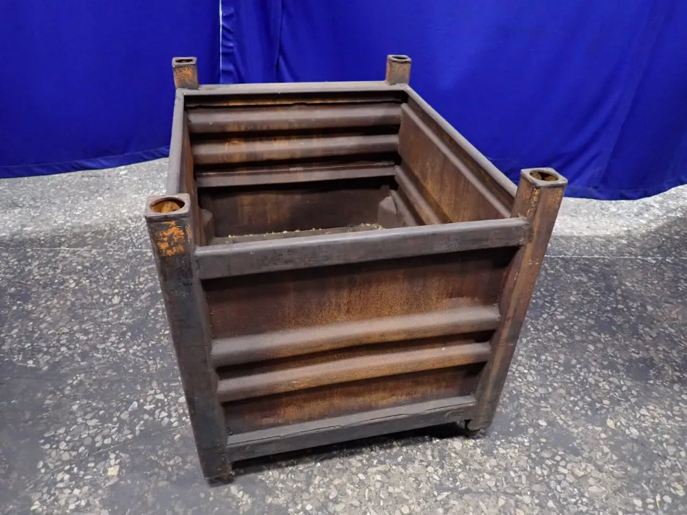 25 1/2"x31"x20" Metal Container