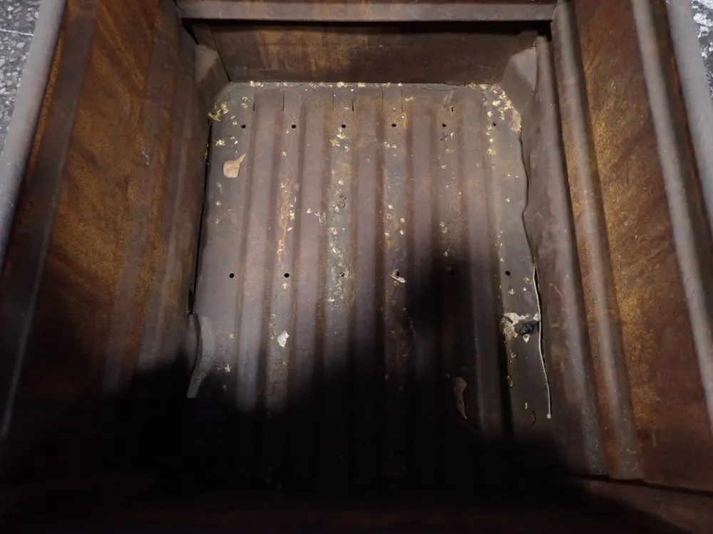 25 1/2"x31"x20" Metal Container