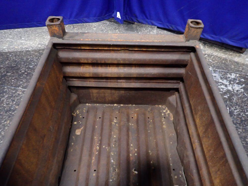 25 1/2"x31"x20" Metal Container